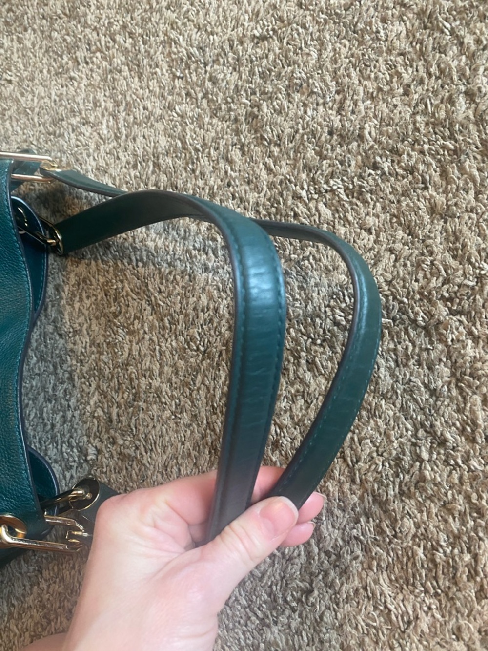 Michael Kors Raven Large Leather Shoulder Bag - Picture 4 of 7
